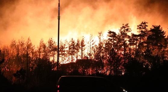 4일 오후 7시17분쯤 강원 고성군 토성면 원암리의 한 주유소 인근에 위치한 변압기가 터지며 화재가 발생했다.