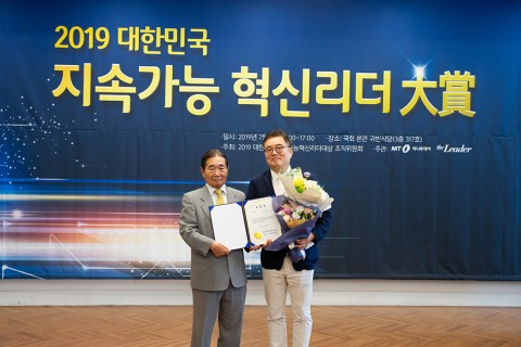 심버스 최수혁 대표가 2019대한민국지속가능혁신리더대상을 수상했다.
