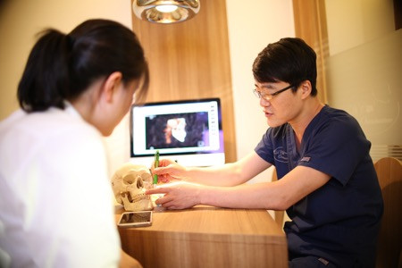 3D 시뮬레이션을 통한 양악 수술법을 도입한 다카포 치과의원의 정지웅 원장