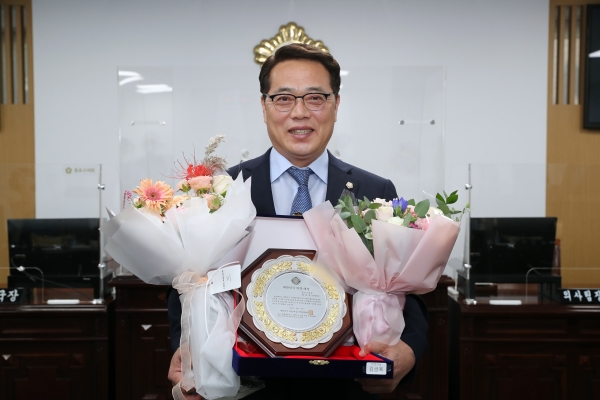 종로구의회 김금옥 운영위원장이 지난 9월 17일(금), ‘제28회 대한민국 의정 대상’ 을 수상했다.