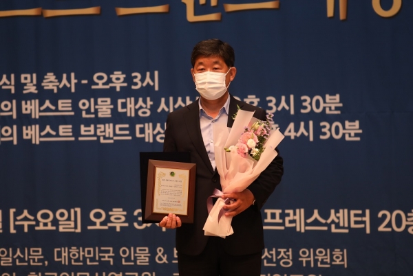 13일 ‘2022 올해의 베스트 브랜드 대상’ 시상식에서 김태선 대표가 ‘태양광발전’ 부문으로 수상했다.