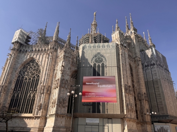 밀라노 두오모 성당 옥외광고 전광판을 장식한 삼성 디자인 전시 ‘공존의 미래’ (사진/삼성전자)